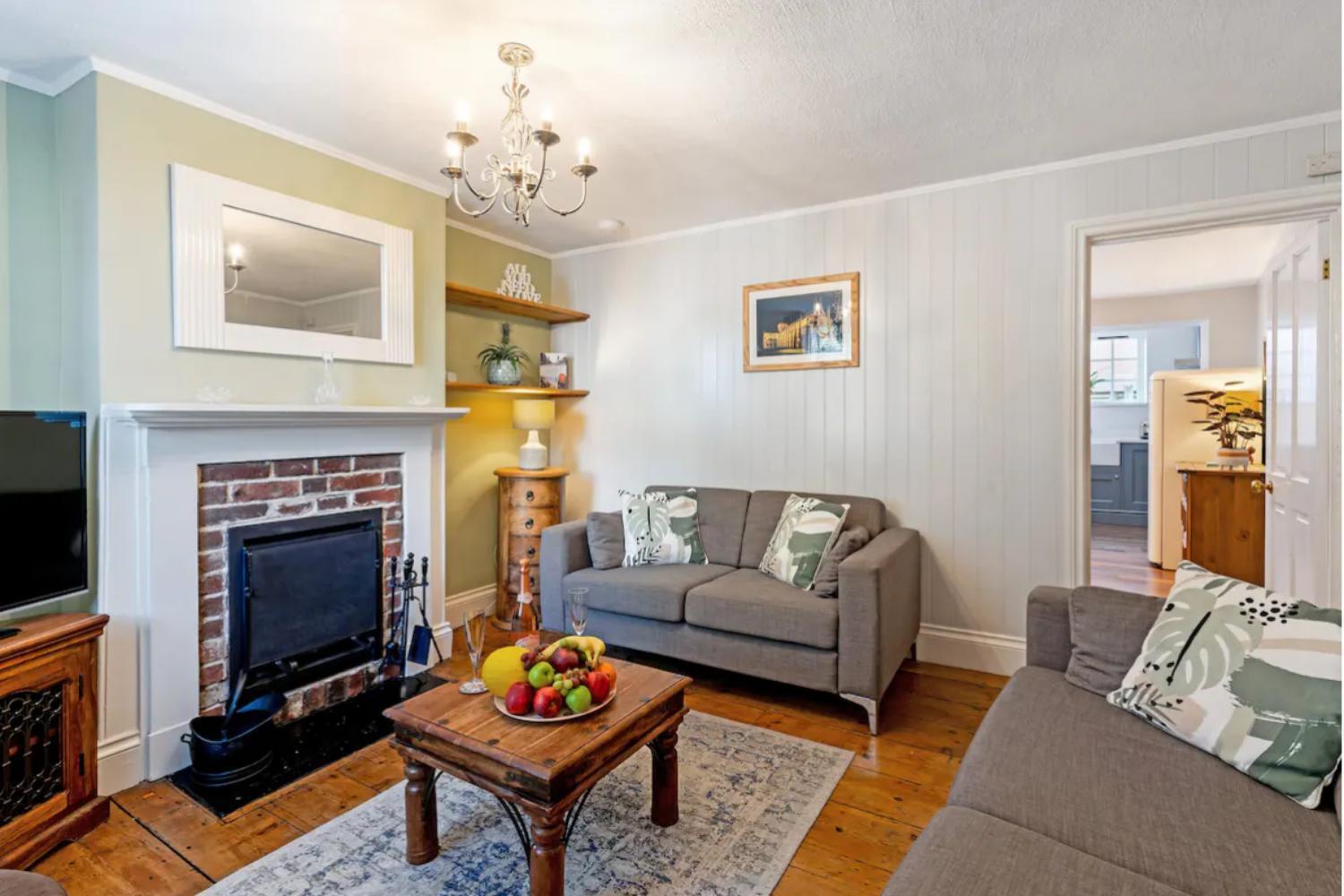 2 Bedrooms Stylish, Gorgeous, Westgate Cottage Retreat, Central Winchester, Free On-Street Parking Permit, With Garden Close To Cathedral - Sleeps 6, Pets Are Welcome, Summer Special Offer! - By Blue Puffin Stays ภายนอก รูปภาพ