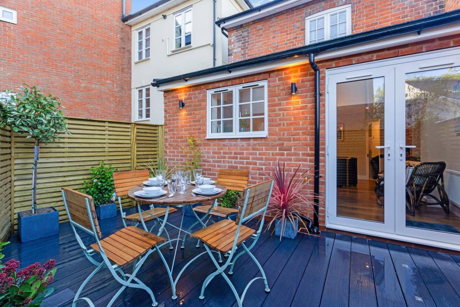 2 Bedrooms Stylish, Gorgeous, Westgate Cottage Retreat, Central Winchester, Free On-Street Parking Permit, With Garden Close To Cathedral - Sleeps 6, Pets Are Welcome, Summer Special Offer! - By Blue Puffin Stays ภายนอก รูปภาพ