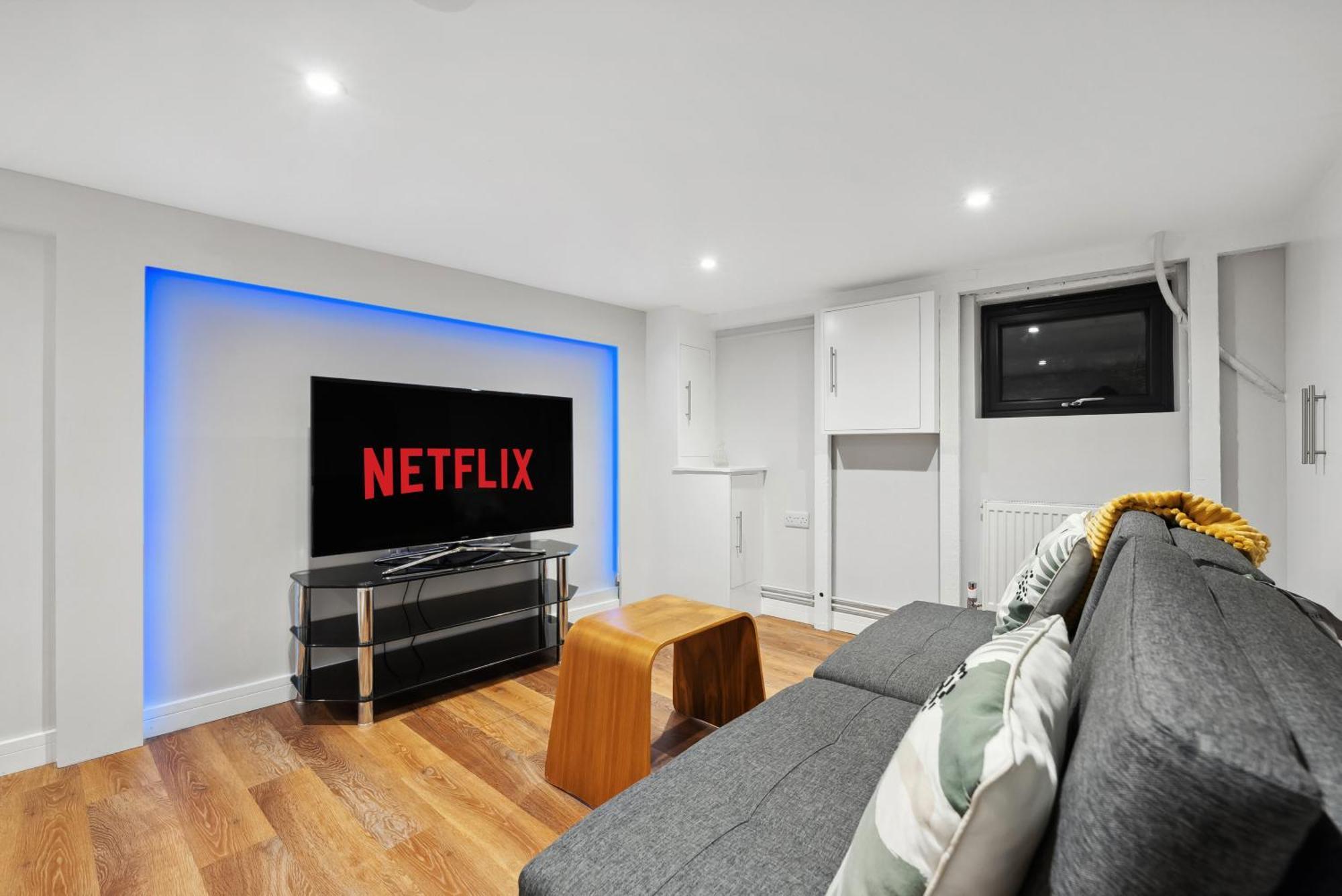 2 Bedrooms Stylish, Gorgeous, Westgate Cottage Retreat, Central Winchester, Free On-Street Parking Permit, With Garden Close To Cathedral - Sleeps 6, Pets Are Welcome, Summer Special Offer! - By Blue Puffin Stays ภายนอก รูปภาพ