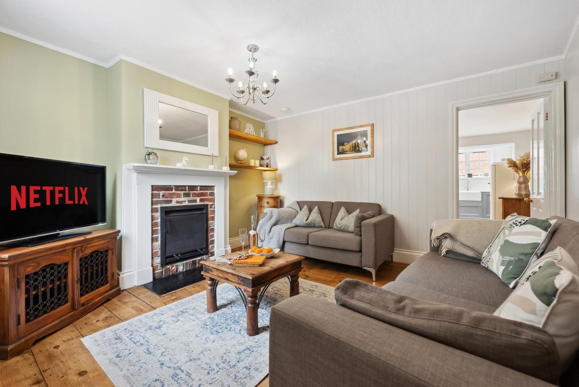 2 Bedrooms Stylish, Gorgeous, Westgate Cottage Retreat, Central Winchester, Free On-Street Parking Permit, With Garden Close To Cathedral - Sleeps 6, Pets Are Welcome, Summer Special Offer! - By Blue Puffin Stays ภายนอก รูปภาพ