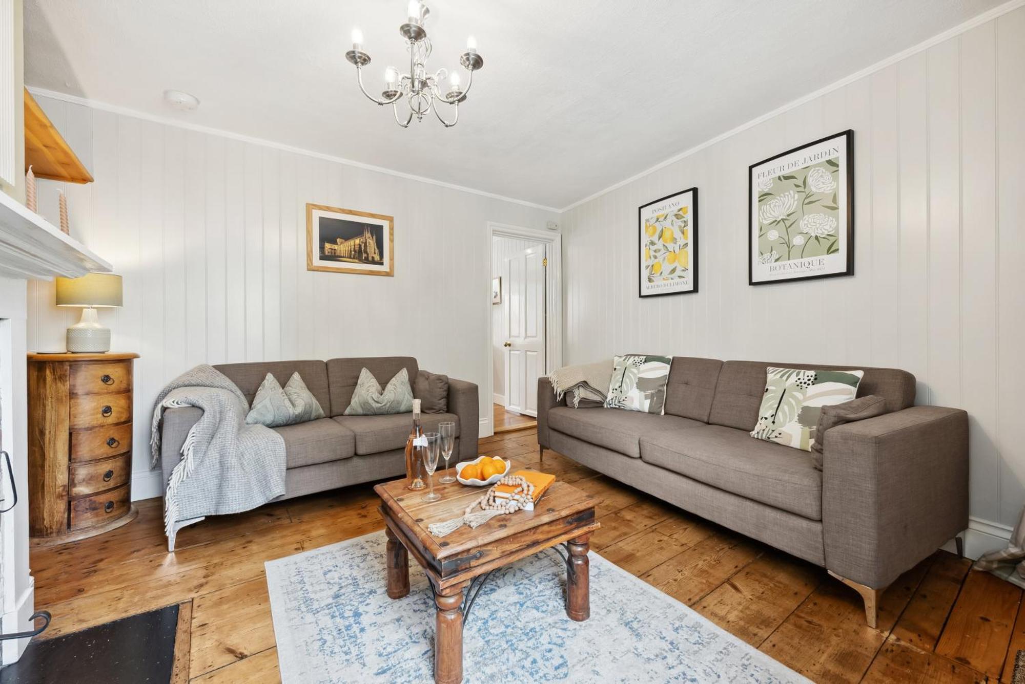 2 Bedrooms Stylish, Gorgeous, Westgate Cottage Retreat, Central Winchester, Free On-Street Parking Permit, With Garden Close To Cathedral - Sleeps 6, Pets Are Welcome, Summer Special Offer! - By Blue Puffin Stays ภายนอก รูปภาพ