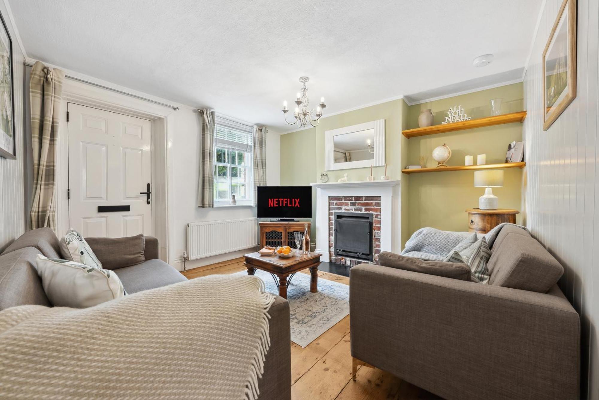 2 Bedrooms Stylish, Gorgeous, Westgate Cottage Retreat, Central Winchester, Free On-Street Parking Permit, With Garden Close To Cathedral - Sleeps 6, Pets Are Welcome, Summer Special Offer! - By Blue Puffin Stays ภายนอก รูปภาพ