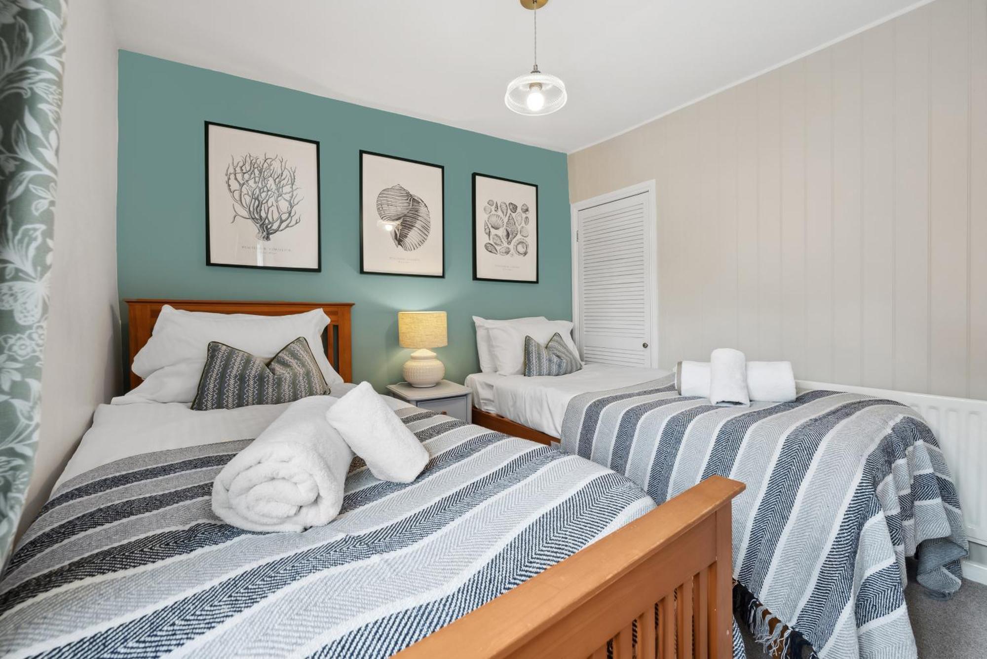 2 Bedrooms Stylish, Gorgeous, Westgate Cottage Retreat, Central Winchester, Free On-Street Parking Permit, With Garden Close To Cathedral - Sleeps 6, Pets Are Welcome, Summer Special Offer! - By Blue Puffin Stays ภายนอก รูปภาพ
